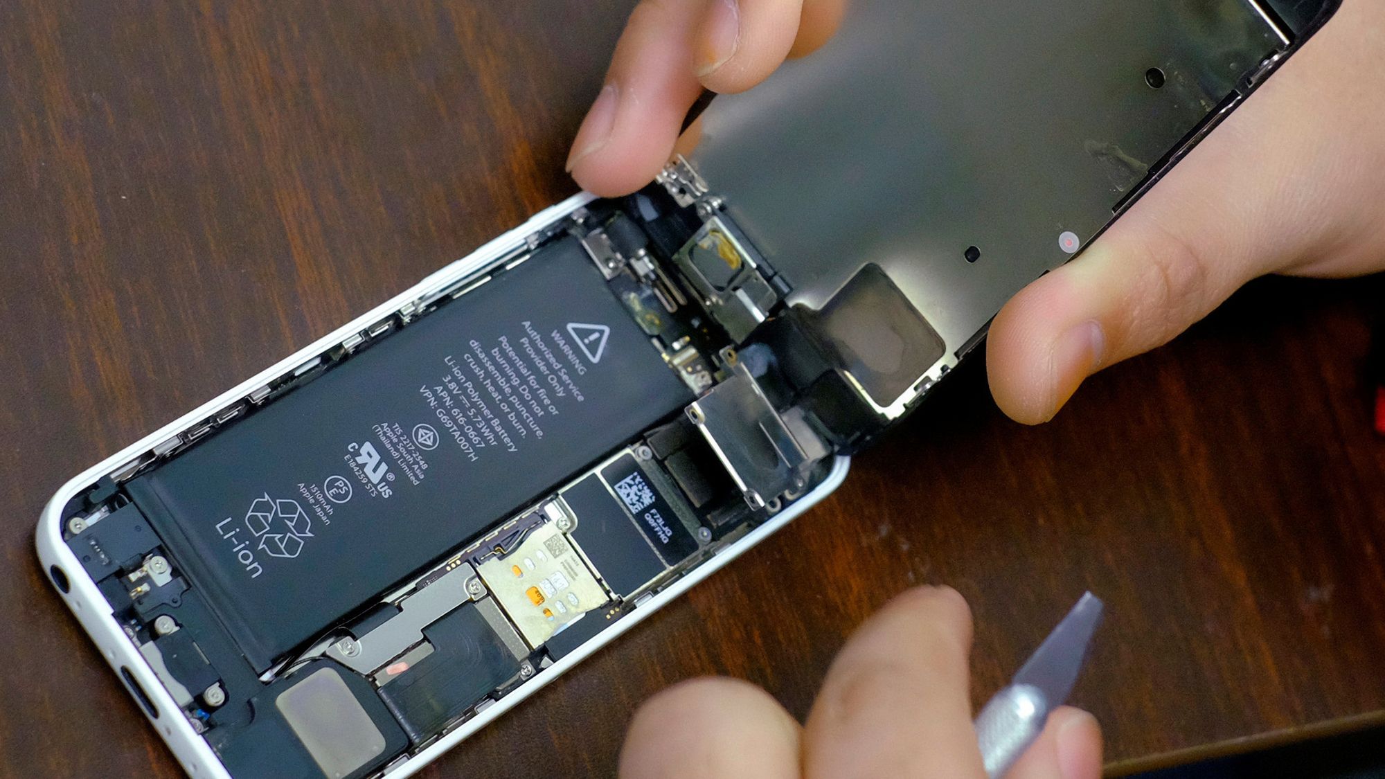 Dagen har kommet: Nå kan nordmenn reparere Apple-produktene sine selv -  Digi.no