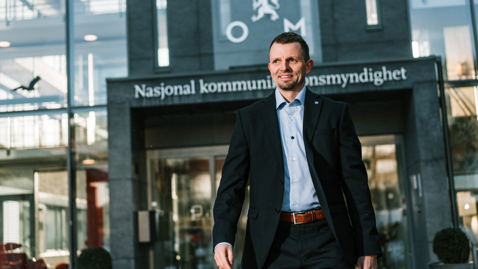 Hans Jørgen Enger leder konkurranseavdelingen i Nasjonal kommunikasjonsmyndighet. Nå har aktørene frist til 6. desember å kommentere et nytt vedtak om kobbersaneringen.