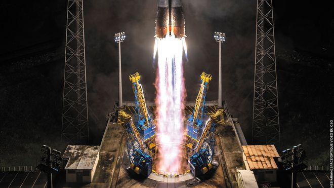 «Lift-off» for Soyuz launcher VS-26 med Galileo-satellittene 27 og 28 fra Europas Spaceport i Fransk Guyana den 4. desember 2021, lokal tid.