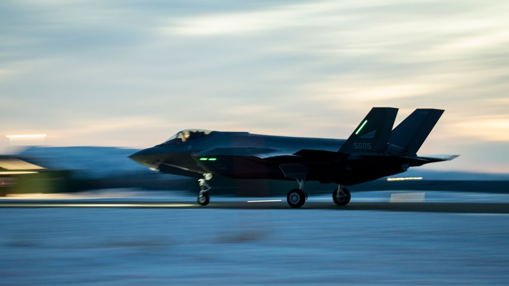 Et av de tre F-35A-flyene som landet på norsk jord for første gang torsdag 9. desember.