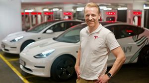 /2709/2709988/Tesla%20Gudbrann%20-%201%20%281%29.300x169.jpg