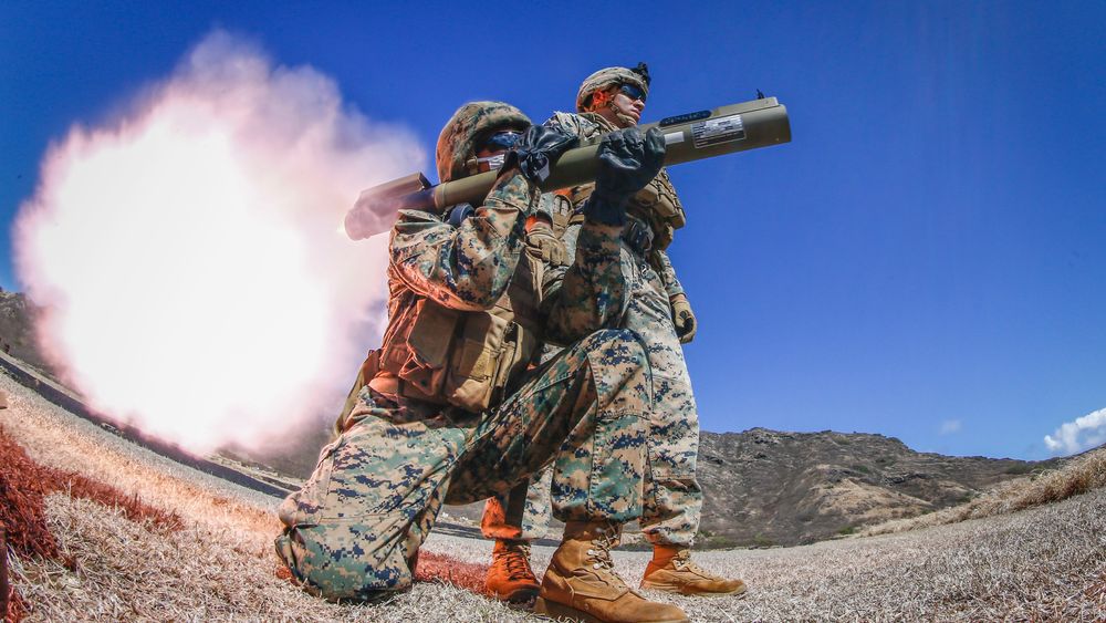 Soldater fra det amerikanske marinekorpset gjennomfører M72-skyting på et skytefelt på Hawaii i fjor.