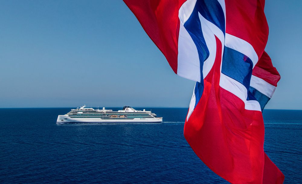 Viking Octantis på prøvetur utenfor Møre og Romsdal før overlevering bitte lille julaften.