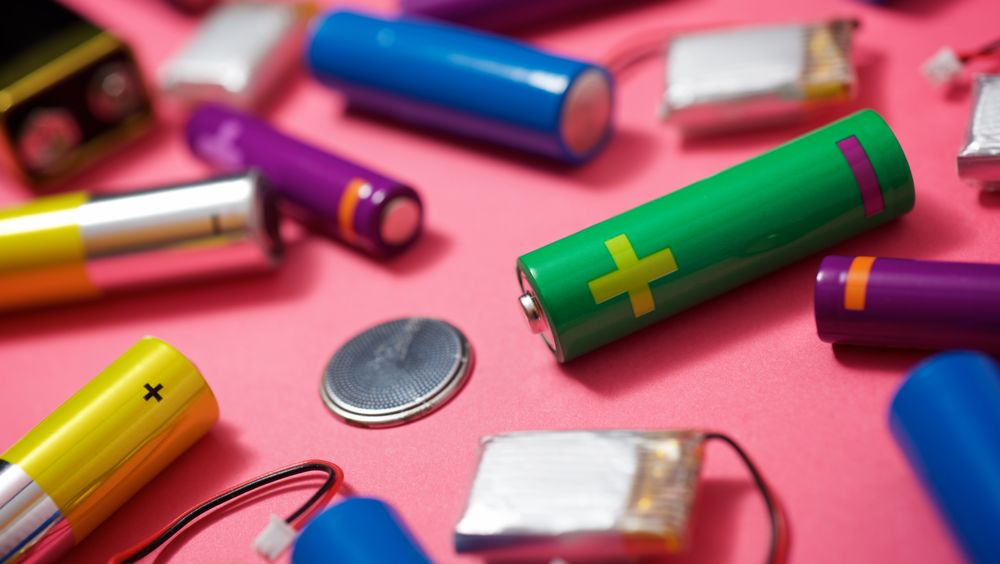 Nye, forbedrede prosesser for batteriproduksjon må på plass for å få ned kostnader og utslipp.