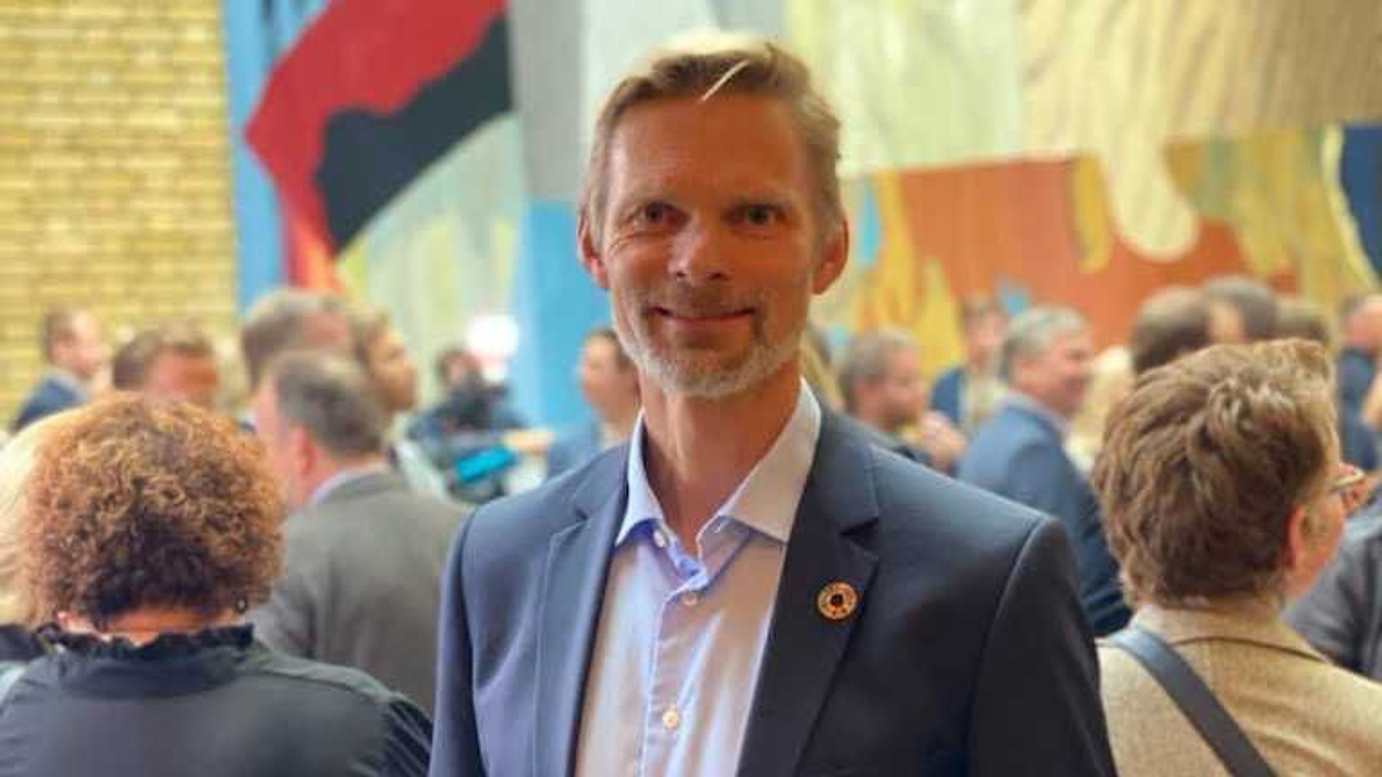 IKT-Norge-sjef Øyvind Husby var skuffet da regjeringen la fram sitt forslag til revidert nasjonalbudsjett. Nå ber IKT-Norge Stortinget om å bevilge en halv milliard kroner ekstra til bredbåndsbygging.