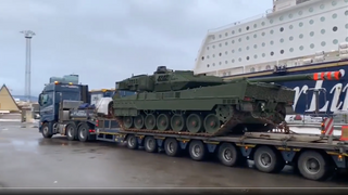 Det som kan bli Hærens nye stridsvogn, kom til Oslo med Kiel-ferga