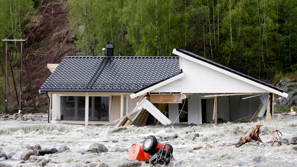 – Veldig mange er nok ikke klar over faren for oversvømmelse på egen eiendom, sier Geir Torgersen, spesialrådgiver i flom-startupen 7Analytics. Her fra pinseflommen i Kvam i 2013.