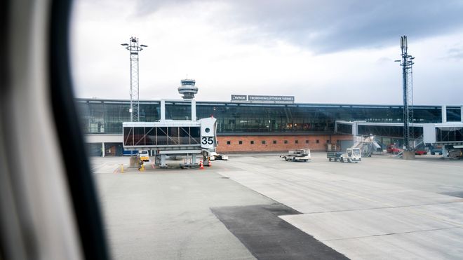 Uværet: Veier stenges, flyavganger kansellert og flere tusen har mistet strømmen