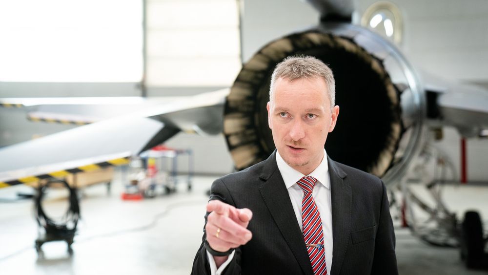 Magnus Hansvold er sjef for materiellavhending i Forsvarsmateriell og har nylig lykkes med å selge 44 av Norges 57 F-16.