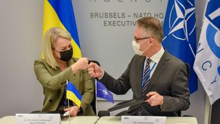 Nato skal bistå Ukraina med datasikkerhet