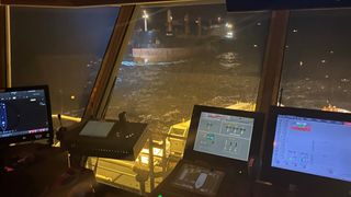 KV Harstad reddet  190 meter langt bulkskip med 23 mann om bord fra grunnstøting