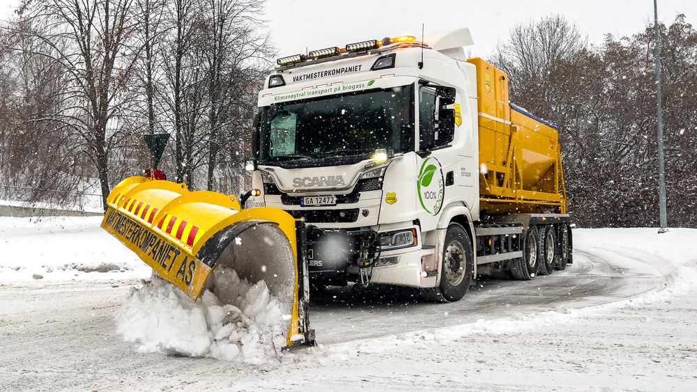 Den nye gassdrevne lastebilen til Vaktmesterkompaniet er i drift på Ring 3 i Oslo.