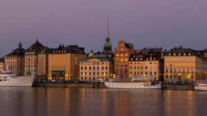 /2713/2713452/2560px-Stockholms_Old_Town_seen_from_Skeppsholmen.300x169.jpg