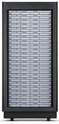 Et rack fullt av Apple Xserve-maskiner.