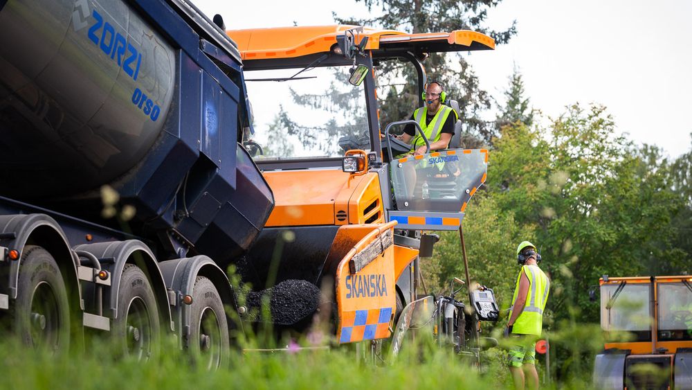 Fem nye kontrakter: Nærmere 170.000 tonn asfalt skal ut i Viken