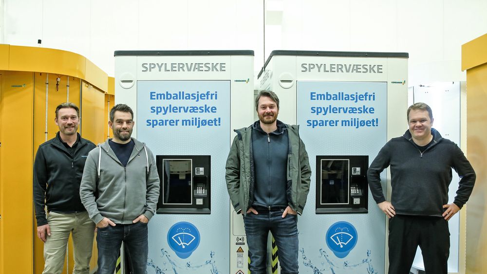 Disse fire har hatt en sentral rolle i forbindelse med utviklingen av den nye vindusspylerautomaten til Stryn-bedriften Vendanor. Fra venstre: daglig leder Harold Wieldraaijer, maskiningeniør Ard Mikal Kleppe, programvareingeniør Vidar Heltne og teknologisjef Ralf Bjarne Taraldset.