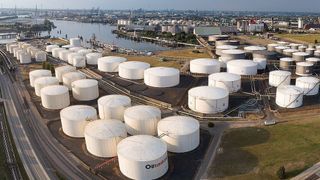Oiltanking Deutschland er lammet av et hackerangrep. Bildet viser selskapets anlegg i Hamburg.