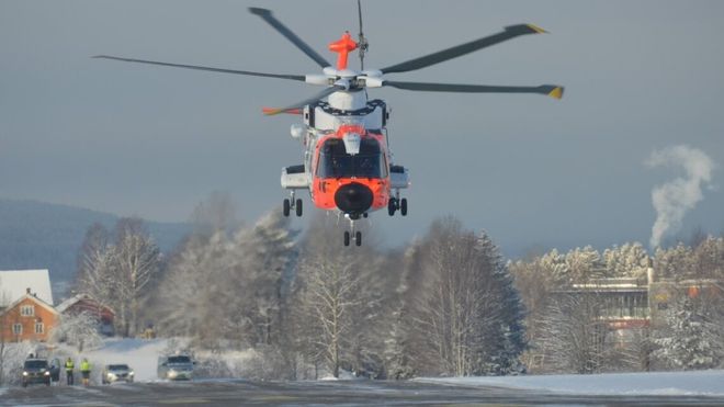 Redningstjenestens AW101-helikopter ved Kjeller