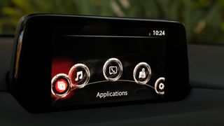 Infotainmentsystemet Mazda Connect i en amerikansk Mazda CX-5 fra 2017.