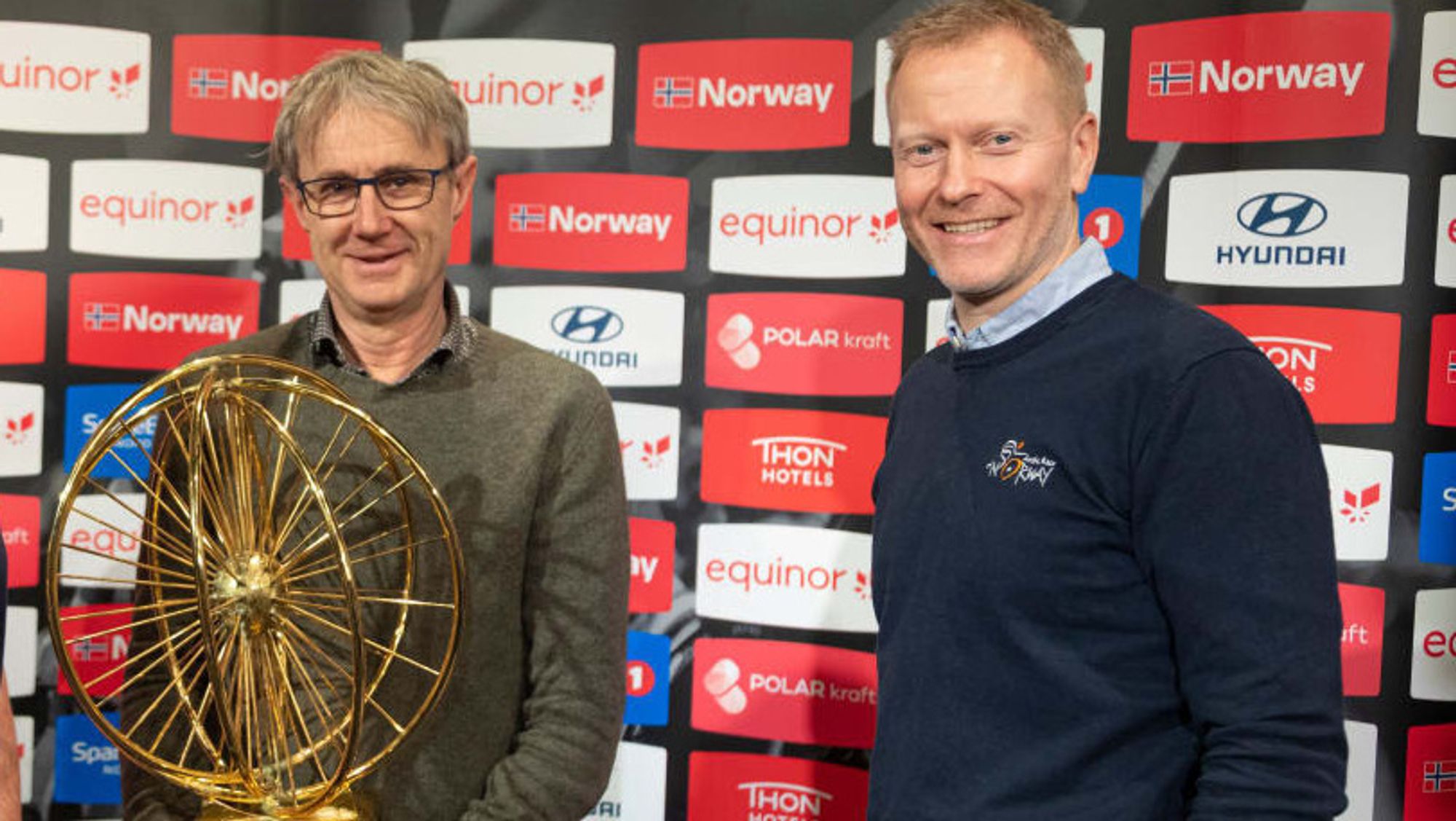 Telenors dekningsdirektør Bjørn Amundsen (til venstre) og Arctic Race of Norway-sjef Knut Eirik Dybdal mener sykkelrittet har vært viktig for oppgraderingen av mobilnettet i Nord-Norge de siste årene.