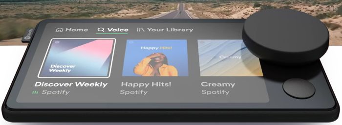 Spotify Car Thing har blant annet et stort, fysisk hjul for å kontrollere avspillingene.