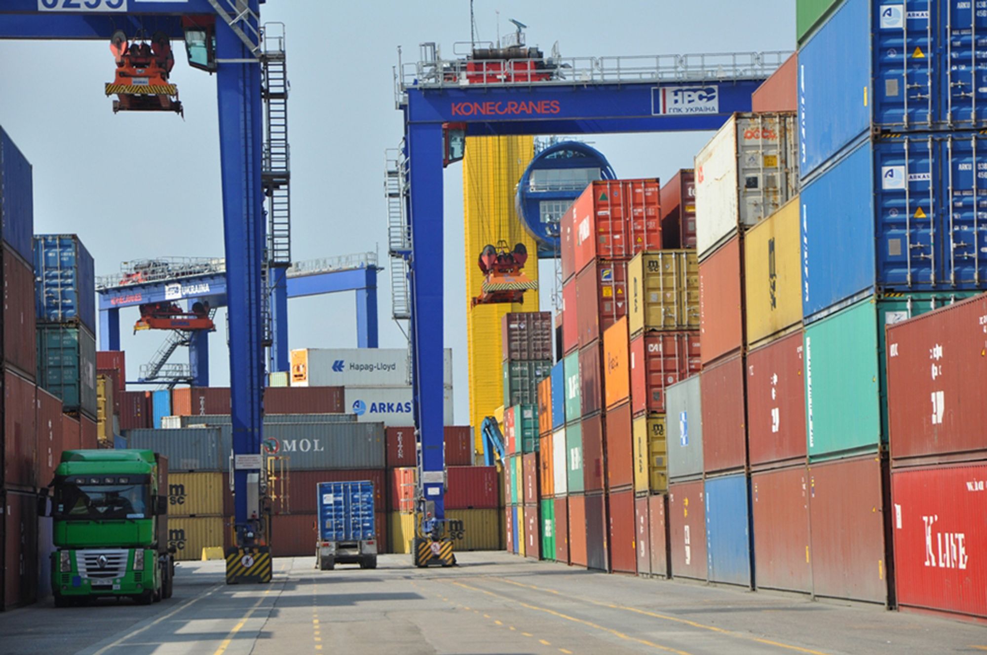 Таможня бельгии. Экспедирование в порту. Экспедирование грузов. Одесский контейнерный терминал. Морские контейнеры в порту.