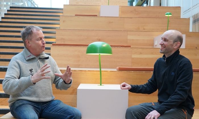 Pål Brekke og Terje Fredvik møtes i podkasten Universitetsplassen for å snakke om romvær og hvordan det kan oppdages tidligere med solsatelitten Solar Orbiter.