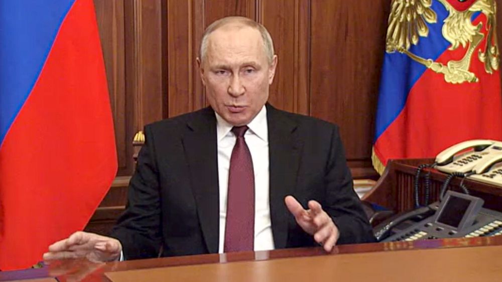 Russlands president Vladimir Putin godkjente natt til torsdag en invasjon av Ukraina. Det førte til at oljeprisen har steget til over 100 dollar fatet for første gang siden 2014. 