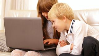 Hackere stjeler barns identitet med utspekulert russisk kode