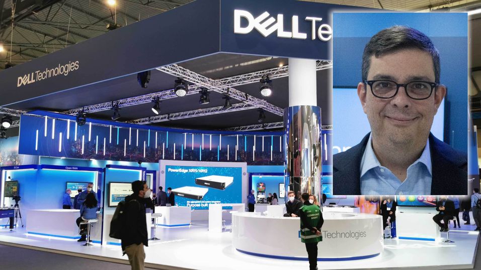 Sandro Tavares, markedsdirektør for telekom-løsninger i Dell Technologies, innfelt i et bilde fra selskapets stand i Barcelona under Mobile World Congress i 2022.