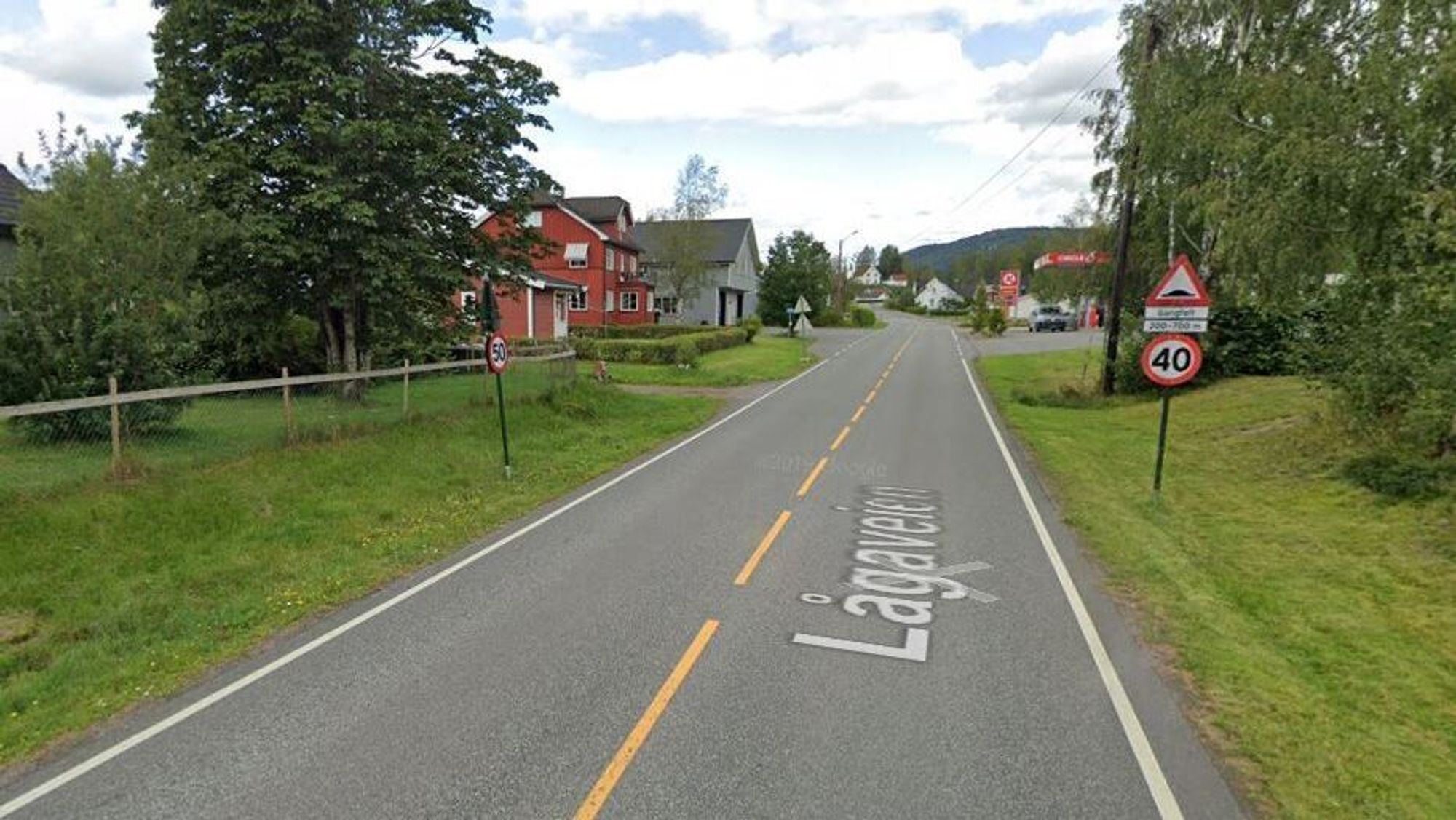 Det er langt fra sikkert at det er akkurat her nytt fortau skal komme, men dette er i hvert fall Lågaveien i Svarstad. 