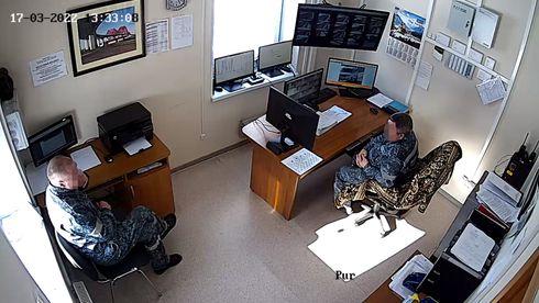 Bilde hentet fra et overvåkningskamera på et ukjent sikkerhetskontor i Russland. 