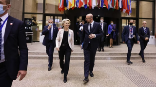 EU-kommisjonens president Ursula von der Leyen og rådets president Charles Michel 