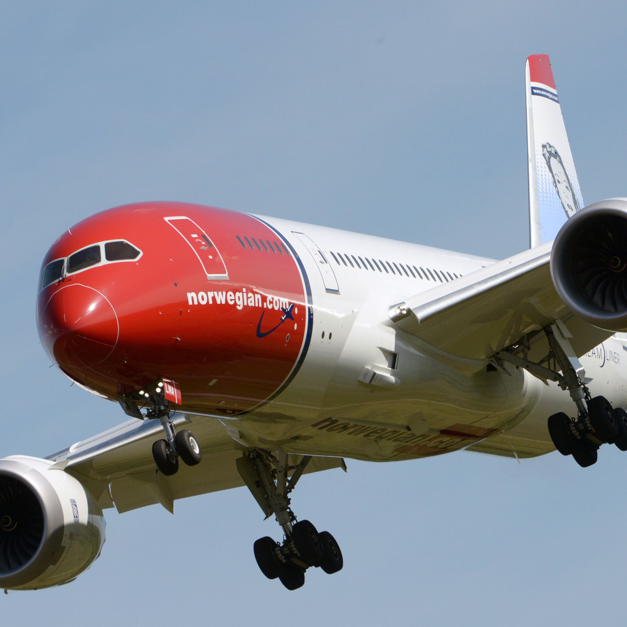 Norwegian er eneste norske flyselskap som ikke tillater bruk av nødlader Digi.no