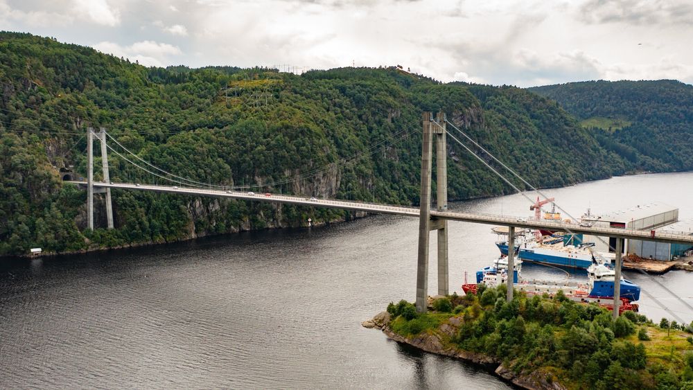 Brua over Fedafjorden på E39 øst for Flekkefjord ble tatt i bruk i 2006. At Nye Veier planlegger en helt ny motorvei nord for denne, inkludert en ny bru, mener Naturvernforbundet er en dårlig idé.