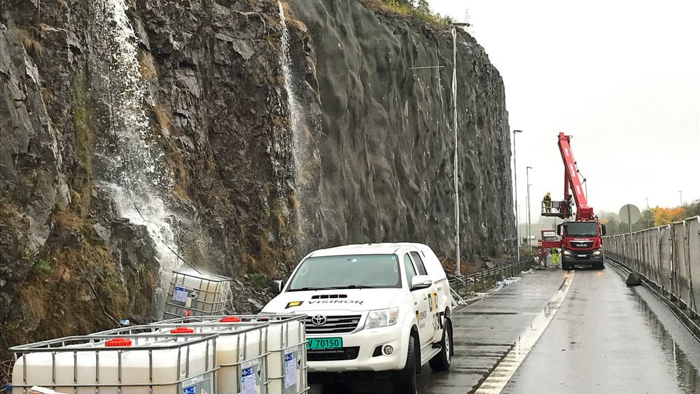 Statens vegvesen er i gang med å sikre fjellskjæringer i nordre del av Vestfold.