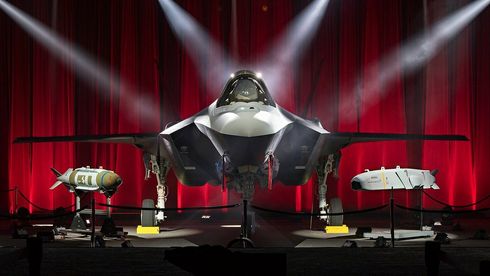 Motsetter seg svensk og finsk Nato-medlemskap – må samtidig overbevise USA om å få kjøpe nye jagerfly