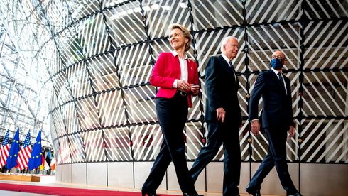 I juni i fjor møttes Ursula von der Leyen, Charles Michel og Joe Biden under toppmøtet EU-US Summit, og besluttet å opprette et felles organ som skal fjerne handelsbarrierer og sikre mindre avhengighet av Kina.