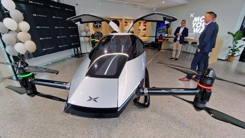 Avduker to nye elbiler og en flyvende drone til person­trafikk