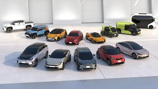 Et utvalg elektirske konseptbiler Toyota tidligere har vist frem. Nå skal noen av de planlagte modellene være lagt på is.