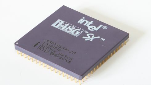 Intel i486 SX-prosessor med 25 MHz klokkehastighet.