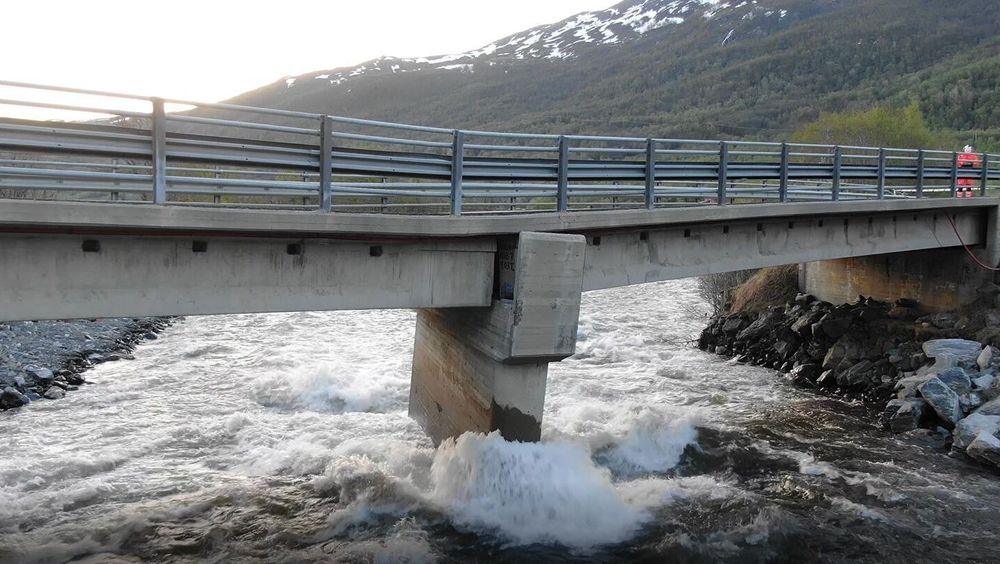 Badderen bru på E6 i Kvænangen er stengt på ubestemt tid, inntil en reservebru er på plass.