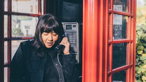 /2730/2730140/Dame%20i%20britisk%20telefonkiosk_fotoOfcom.300x169.jpg