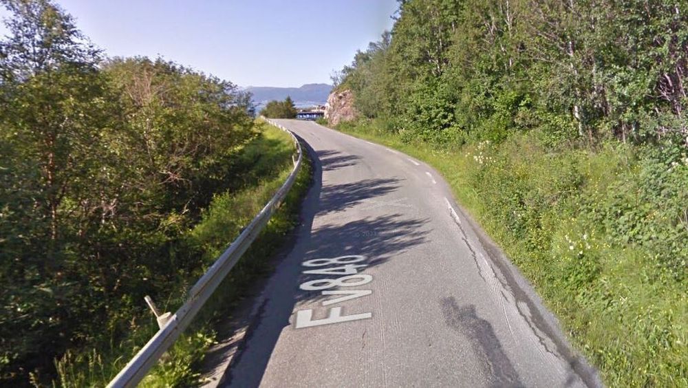 Her har vi fylkesvei 848 på sørsiden av Rolla, litt øst for Sørrollnes.