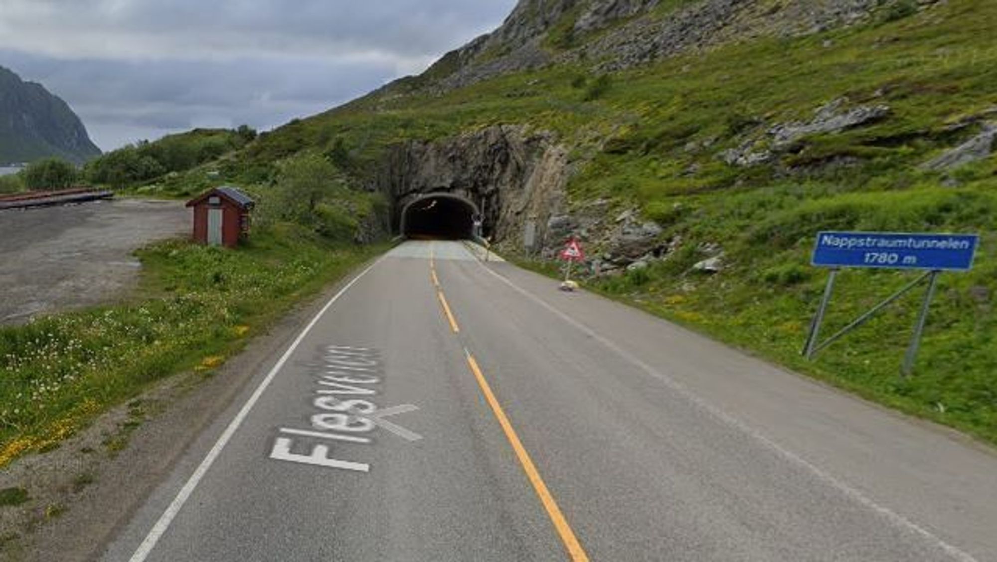 Nordre portal av tunnelen, på Vestvågøy.