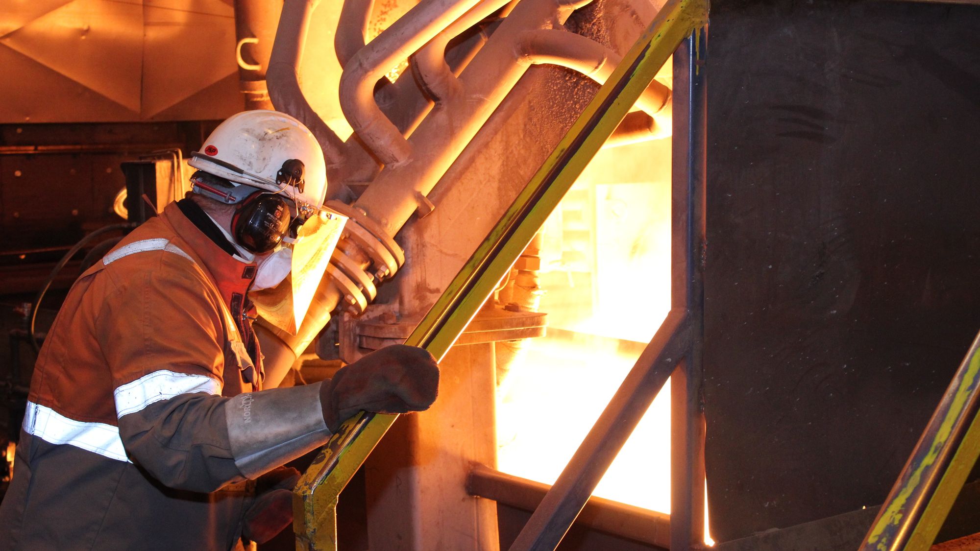 {$forumImage->getContainerUrl(300,300)}