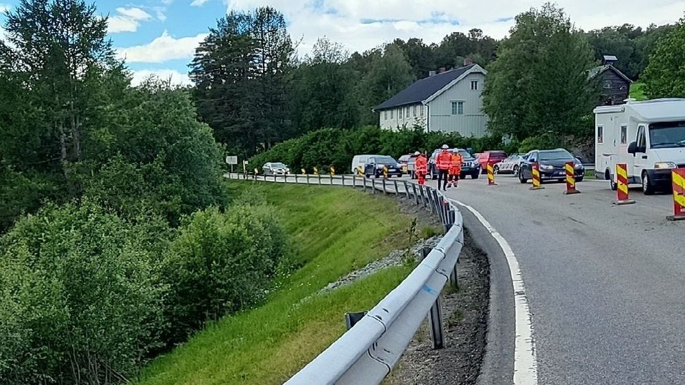 Det har oppstått setningsskader i veifyllingen på E6 ved Fagerhaug i Oppdal, og skadene må utbedres nå.