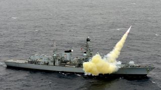 «Våre skip er som piggsvin»: Hevder Storbritannia forhandler om å hastekjøpe norske missiler