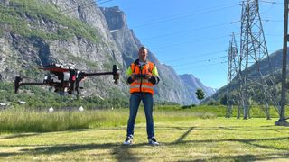 – Etter å ha besøkt Statnetts dronesenter, er jeg litt bekymret for helikoptervirksomheten i Norge