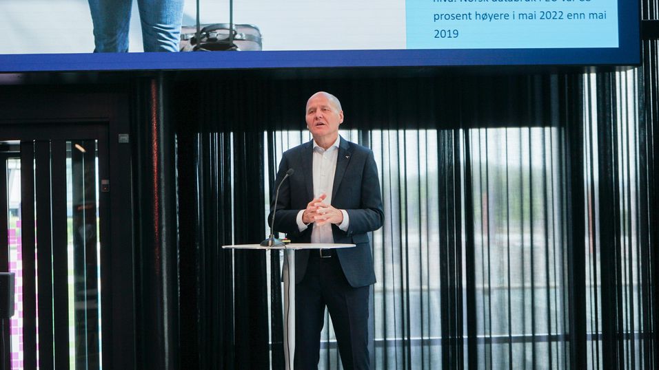 På Fornebu presenterte Telenorsjef Sigve brekke kvartalsrapporten til Telenorkonsernet sammen med finansdirektør Tone Hegland Bachke.